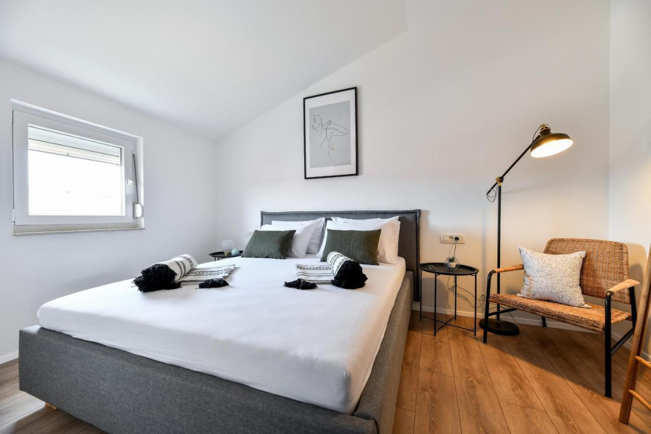 Modern Holiday Apartment "Libra" With Swimming Pool Posedarje Exterior photo